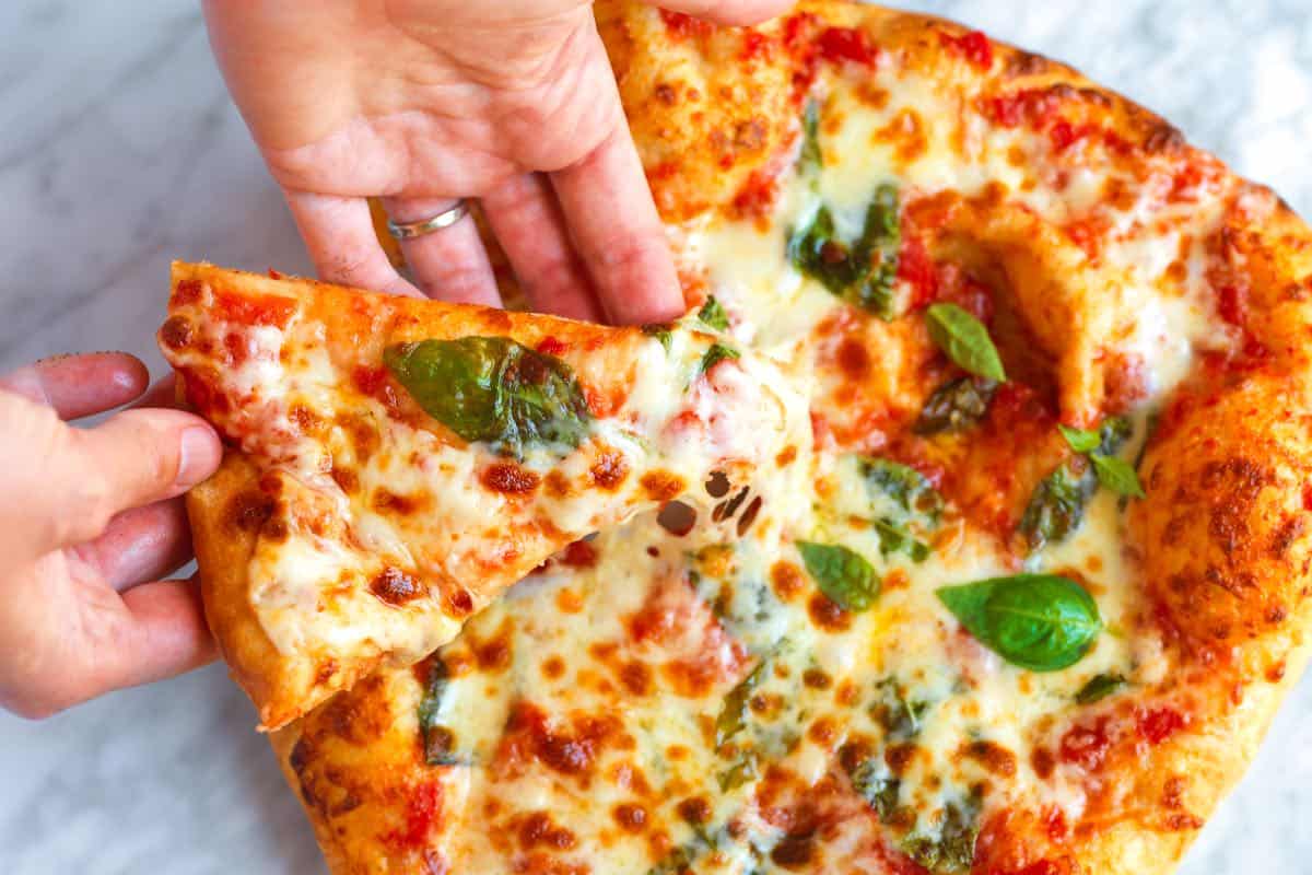 Cheesy pizza